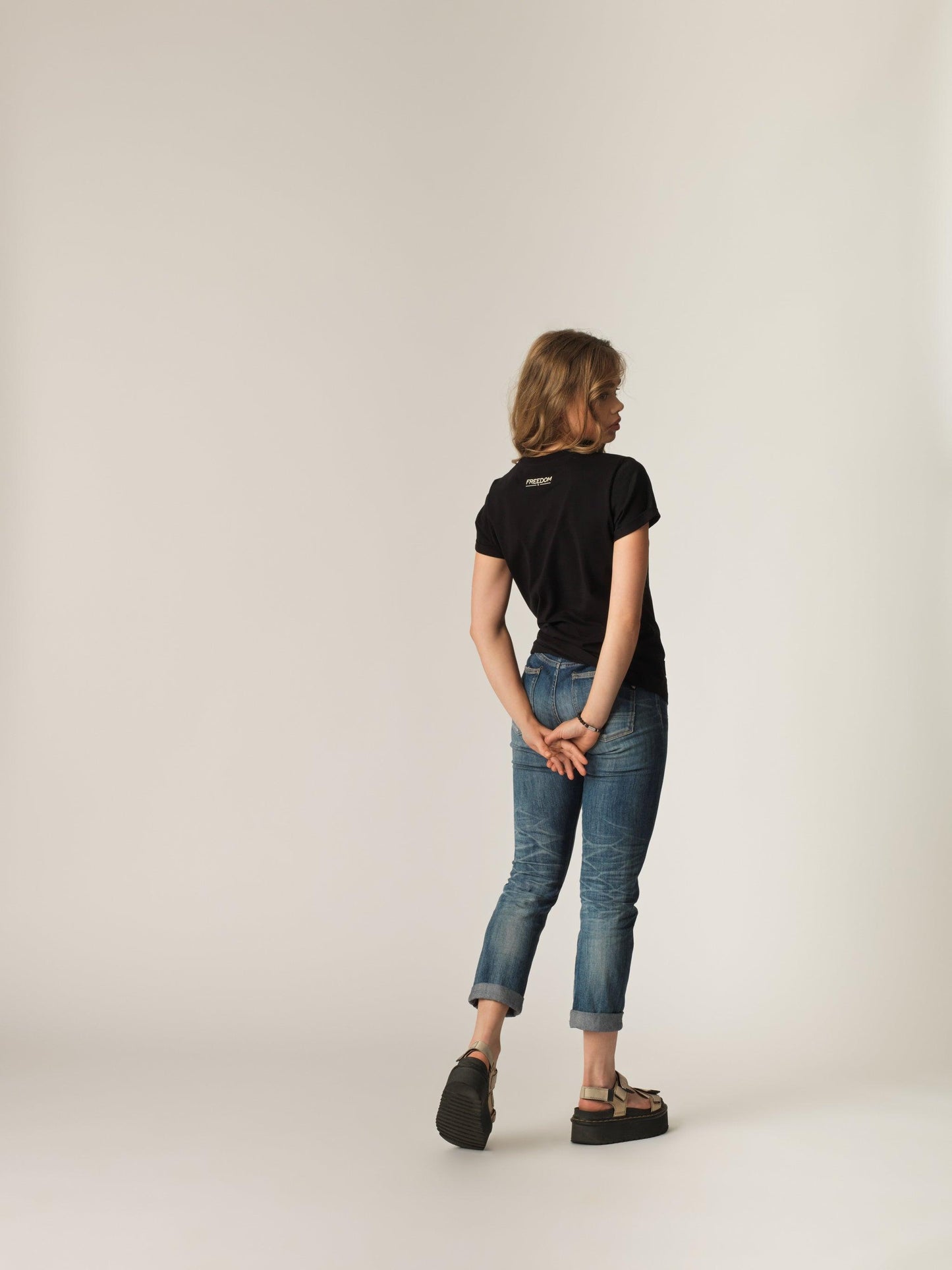 "Aquila" Women T-Shirt - Black/Sand